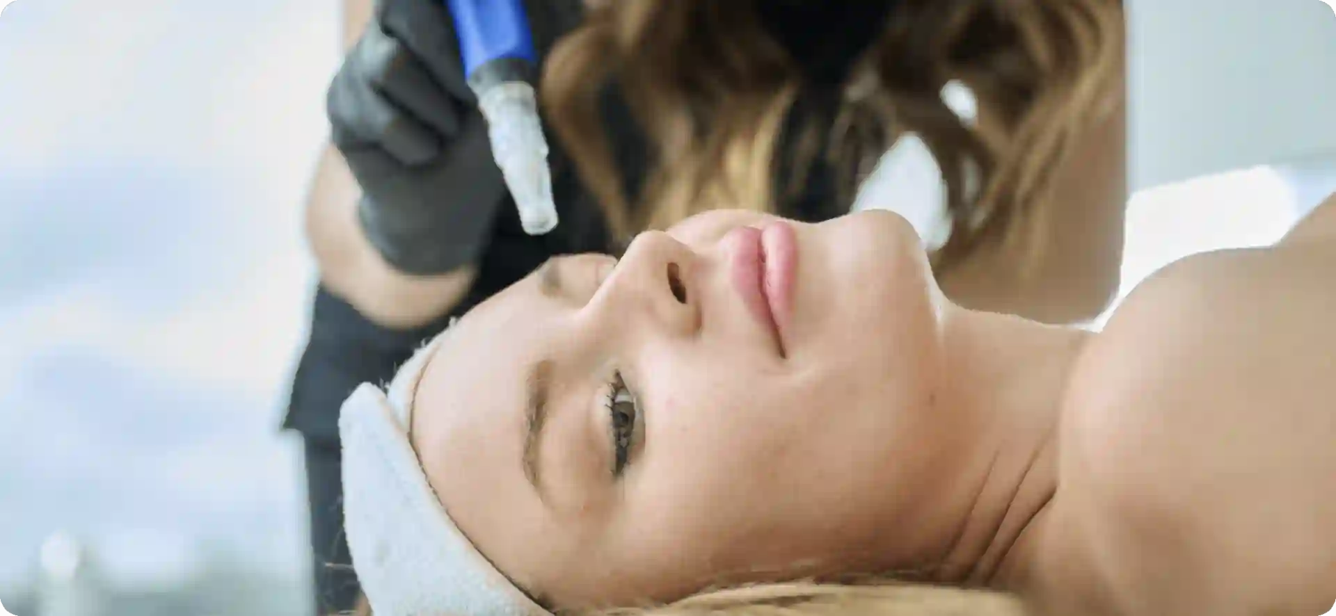 How Do Microneedles Trigger New Collagen and Elastin in Loose Skin Braintree?